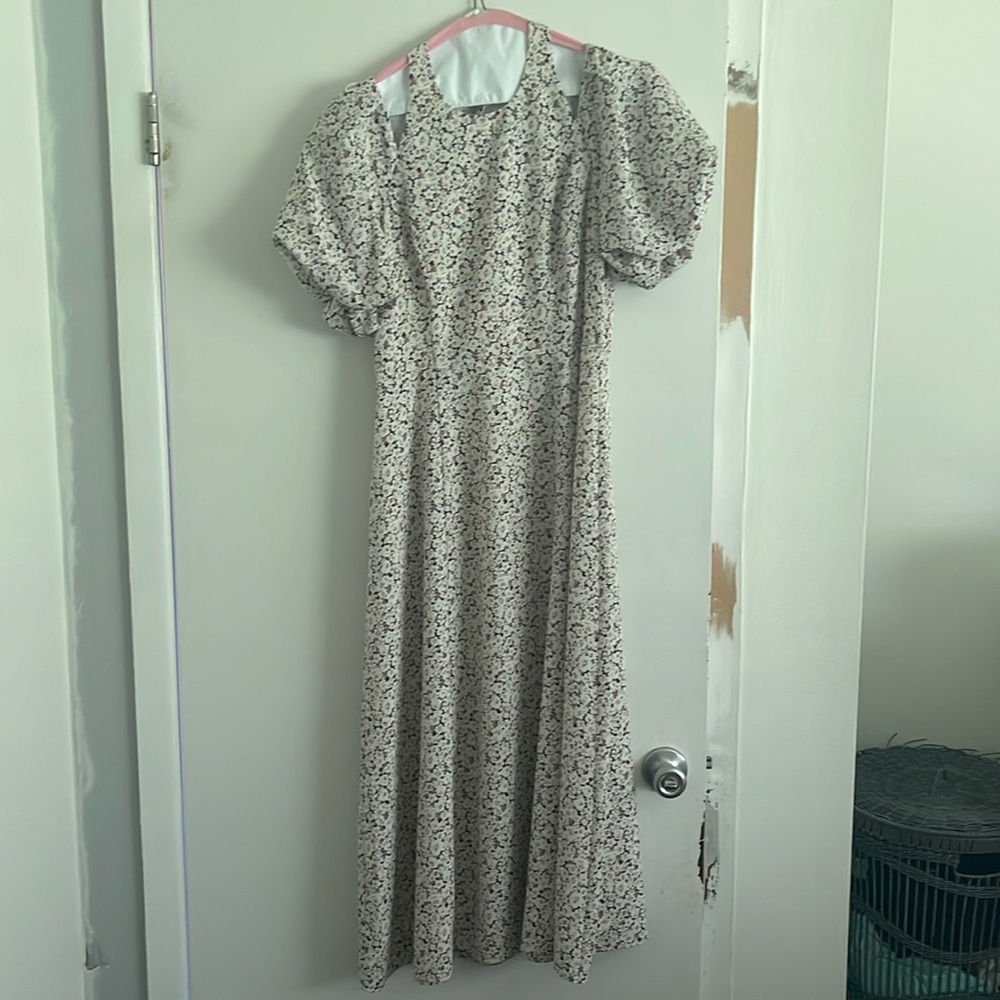 ASTR The Label Puff Sleeve Floral Midi Dress